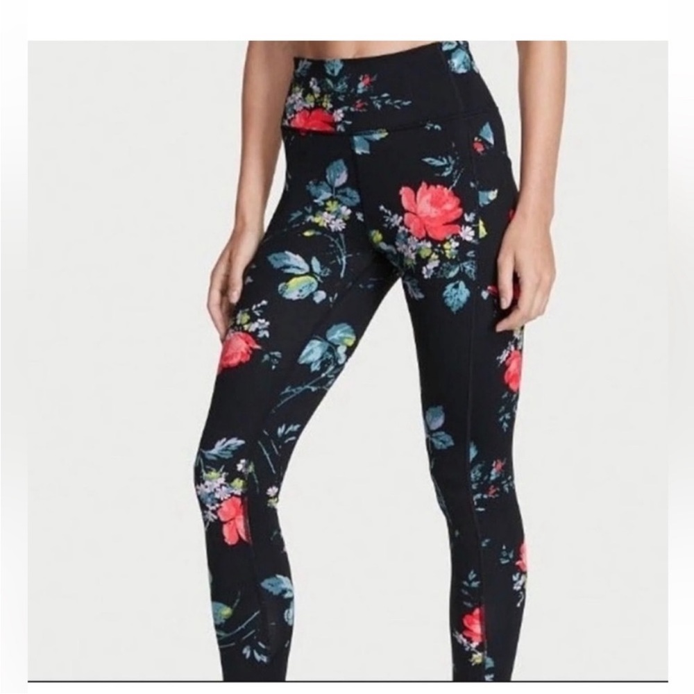 VICTORIA'S SECRET
Flow On Point Internal Pocket Leggings